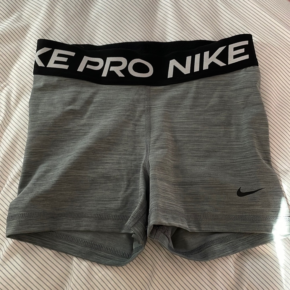 BRAND NEW gray nike pro shorts 3”